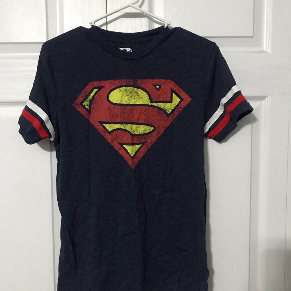 Superman Men’s Small Distressed look Shirt